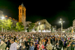 Concentració multitudinària a Sabadell per l'alliberament de Cuixart i Sànchez 